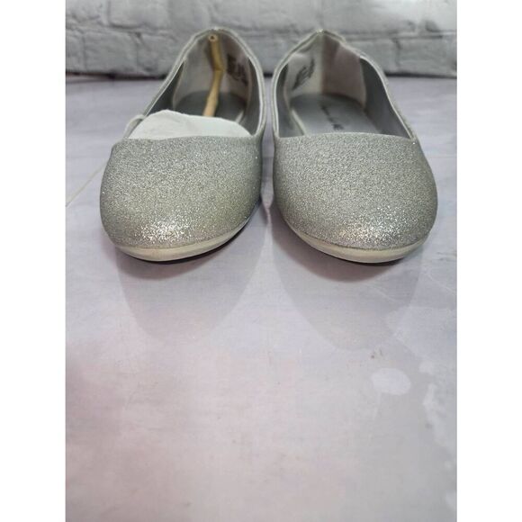 American Eagle Women's Size 5.5 Silver Shimmer Ballet Flat Shoe - Picture 2 of 8